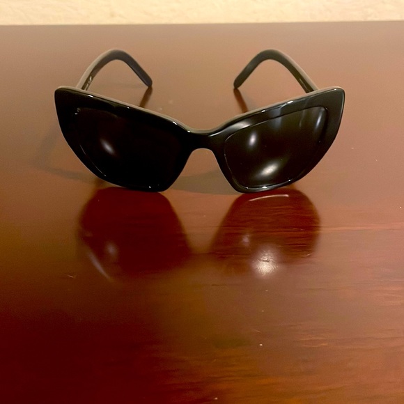 PRADA sunglasses - Picture 1 of 5
